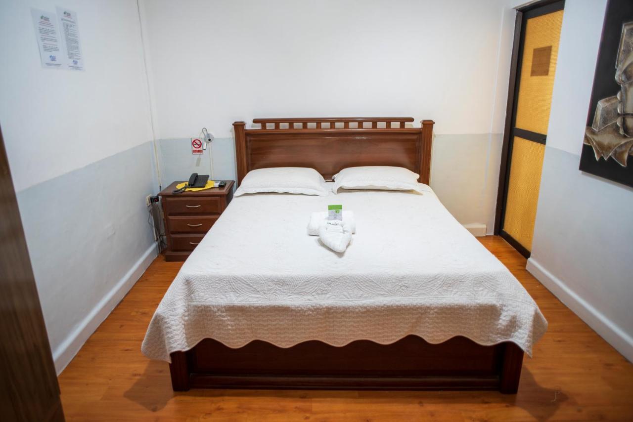 Buen Retiro Apart Hotel Santa Cruz de La Sierra Luaran gambar